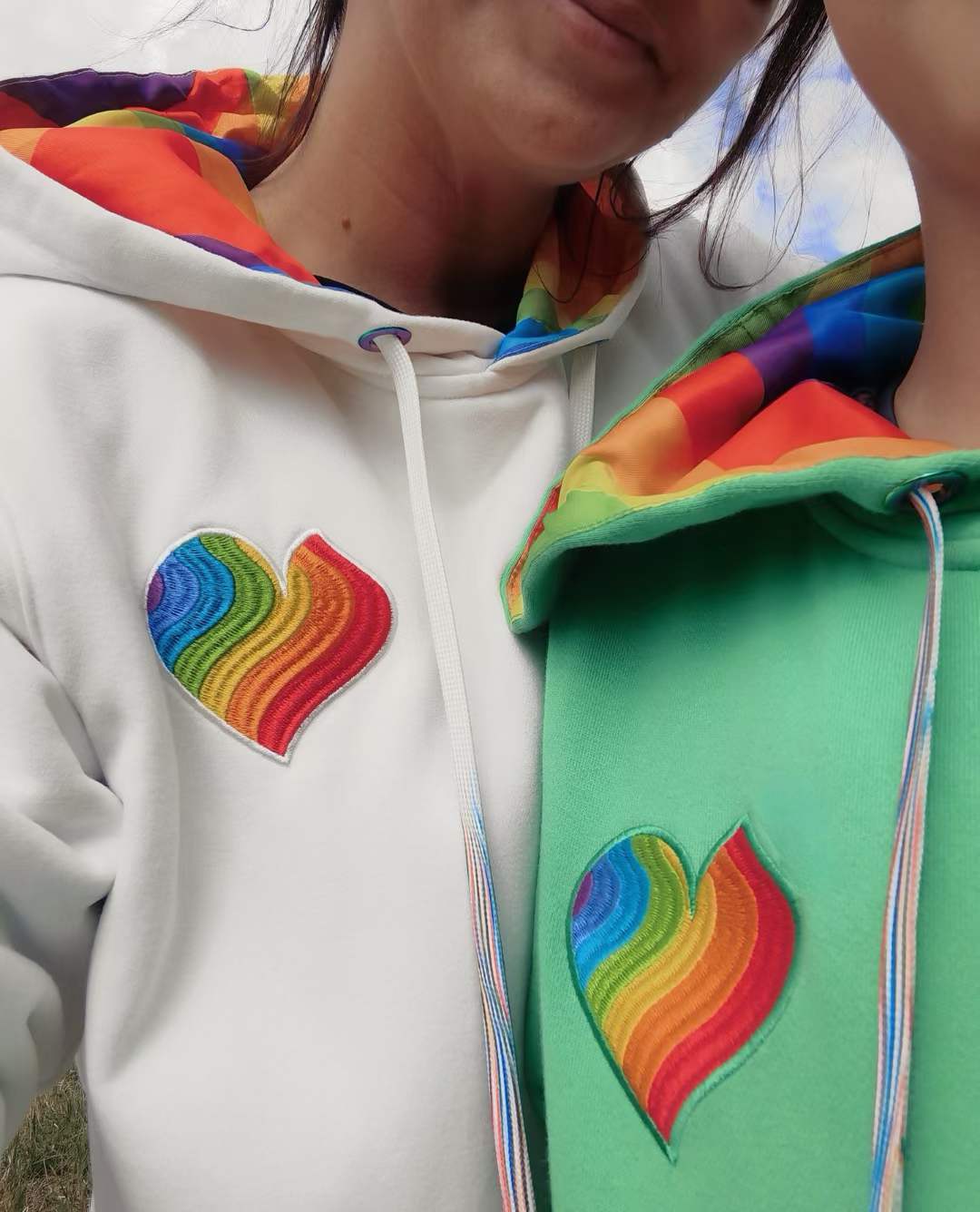Winter Wonders Heart Hoodie Planet Green for Teens Together we are Stronger UG